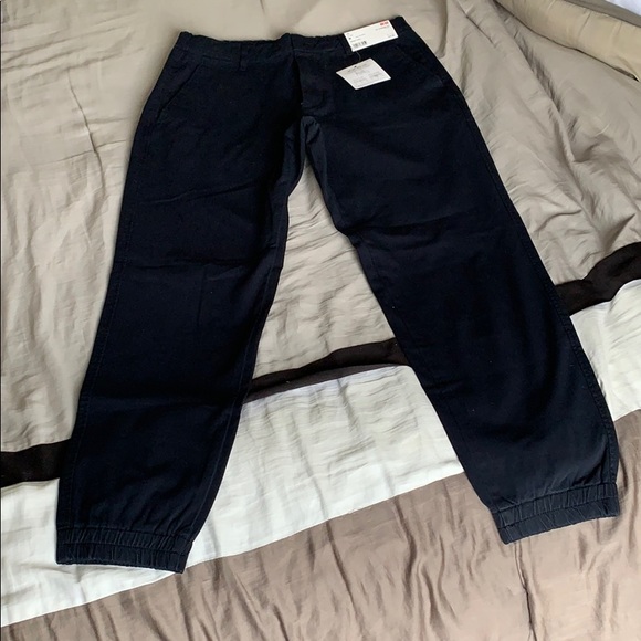 Uniqlo Other - UNIQLO Men’s jogger pants (Navy)